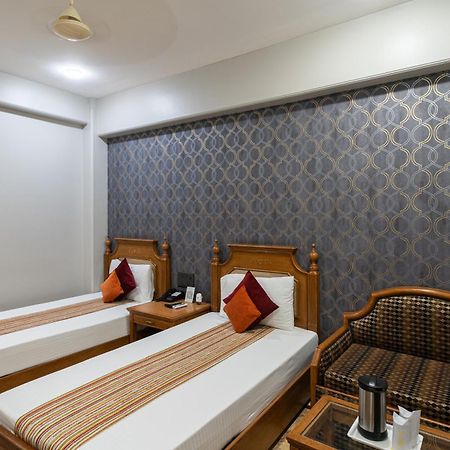 Hotel Sunstar Grand Delhi Kültér fotó
