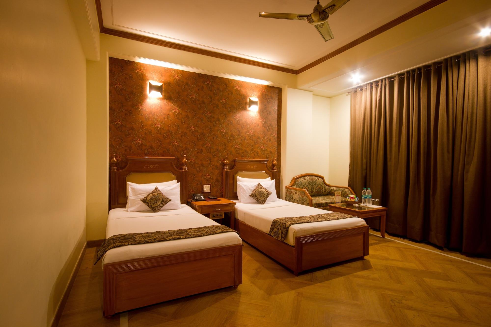 Hotel Sunstar Grand Delhi Kültér fotó