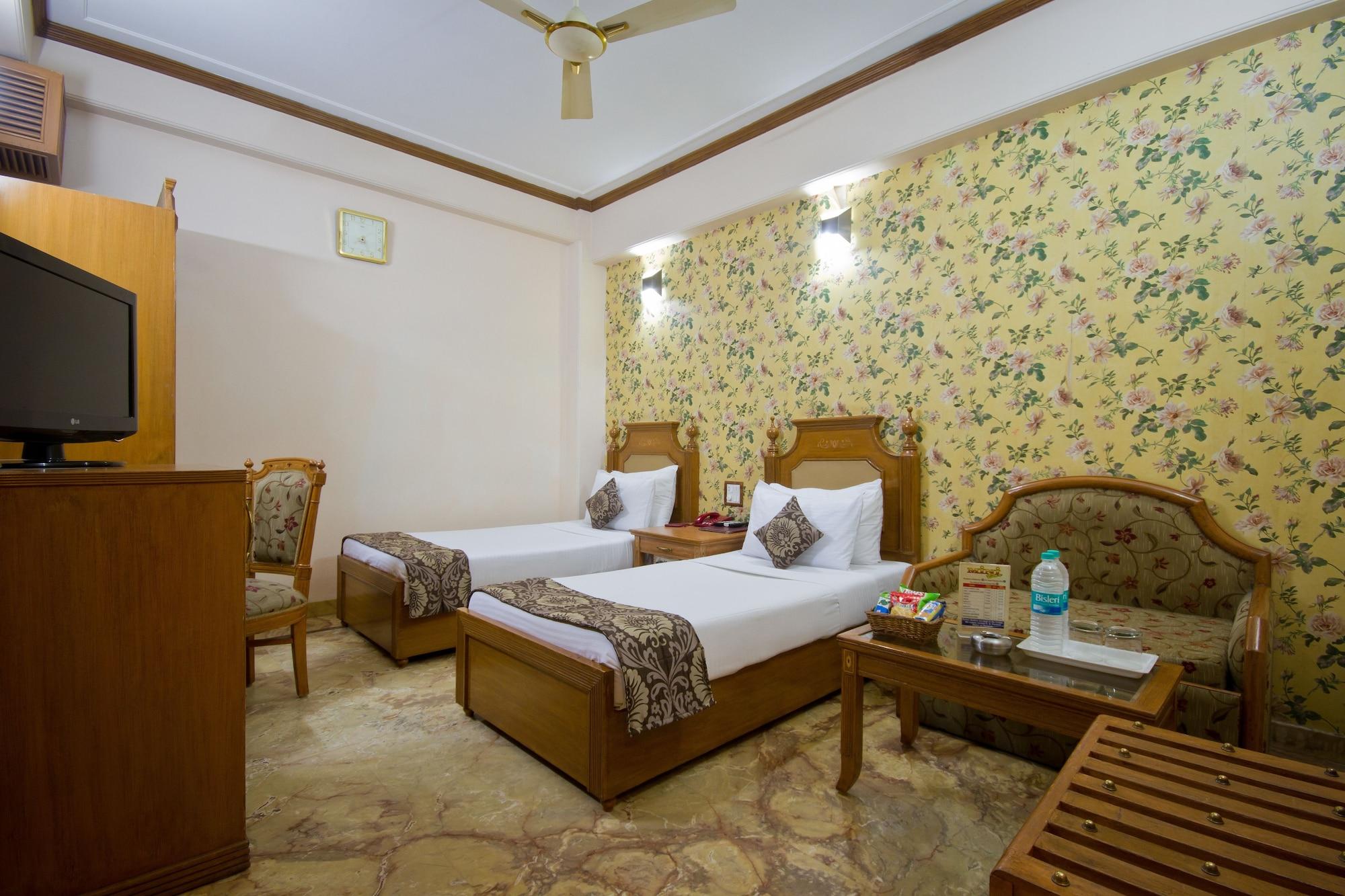 Hotel Sunstar Grand Delhi Kültér fotó