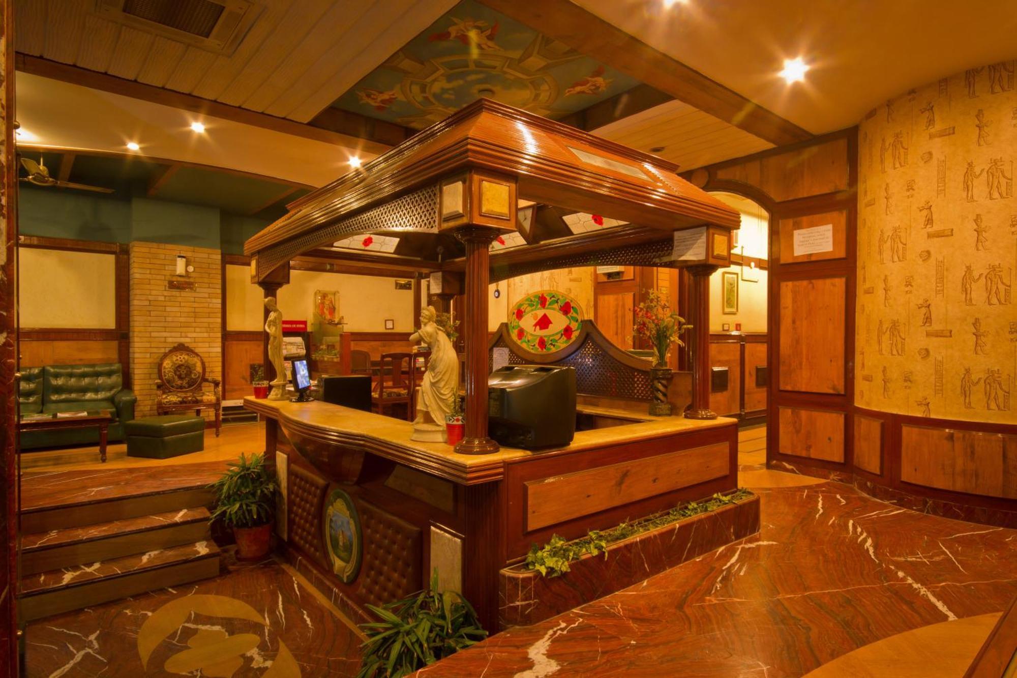 Hotel Sunstar Grand Delhi Kültér fotó