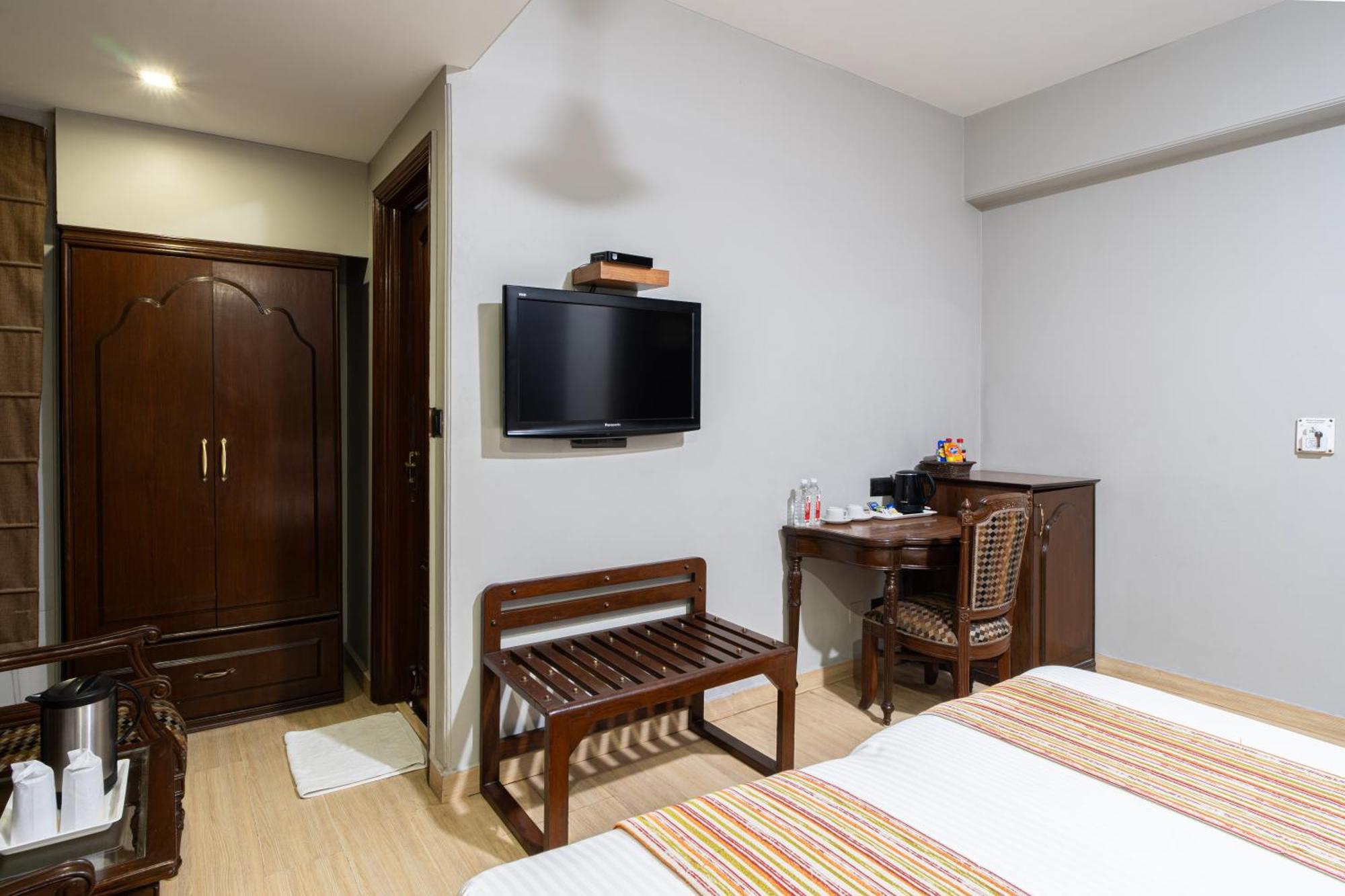 Hotel Sunstar Grand Delhi Kültér fotó