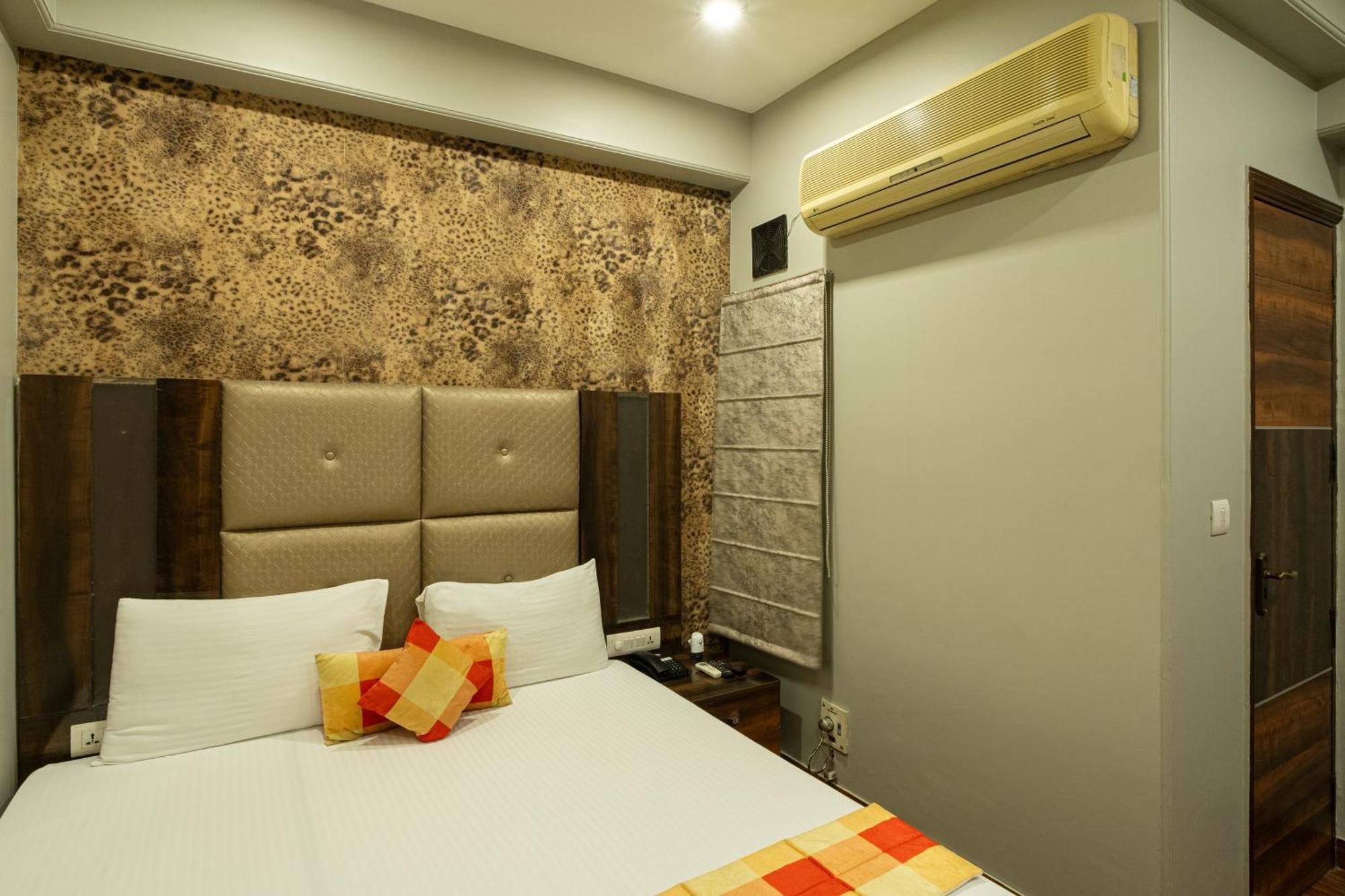 Hotel Sunstar Grand Delhi Kültér fotó
