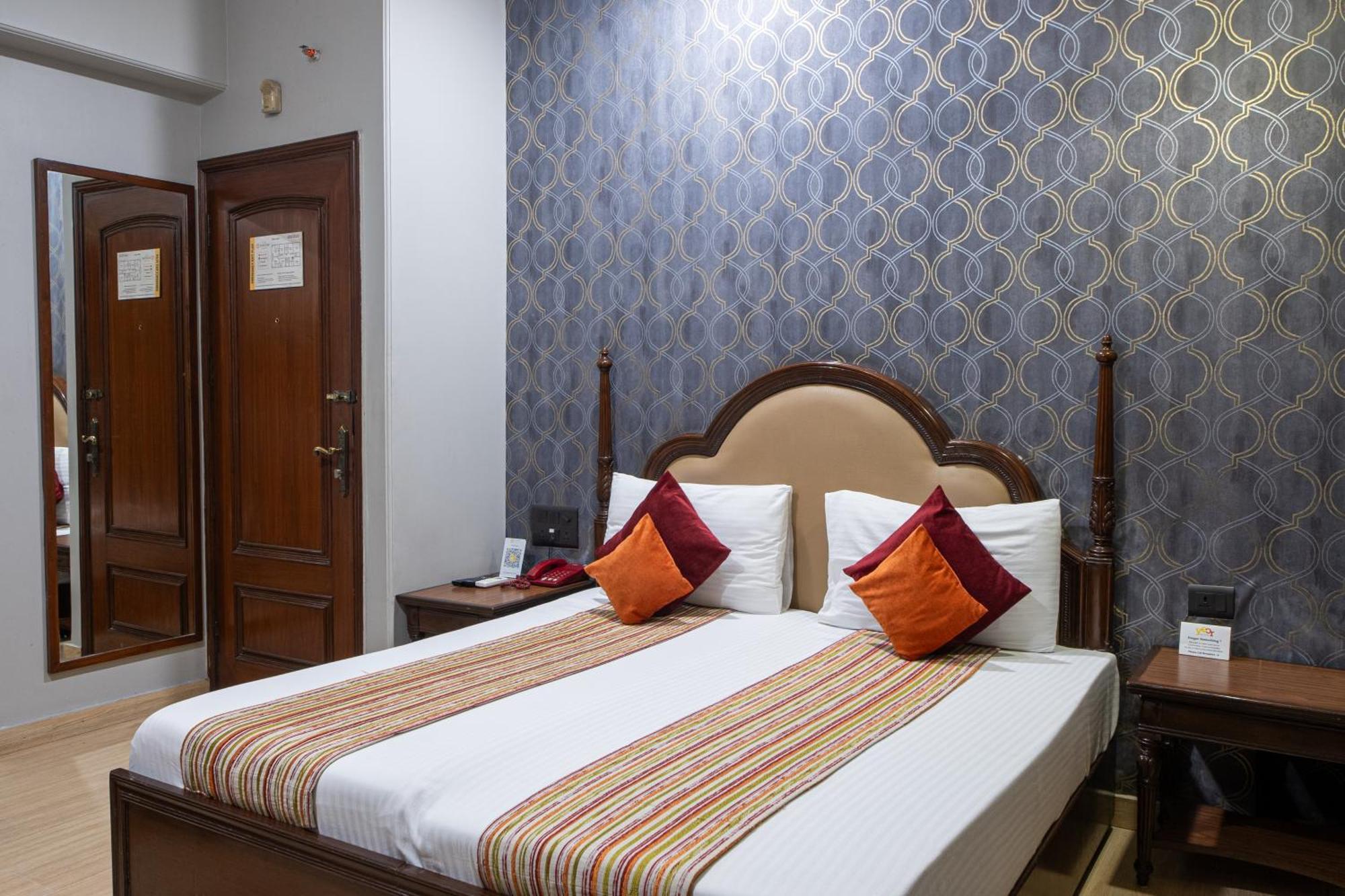 Hotel Sunstar Grand Delhi Kültér fotó