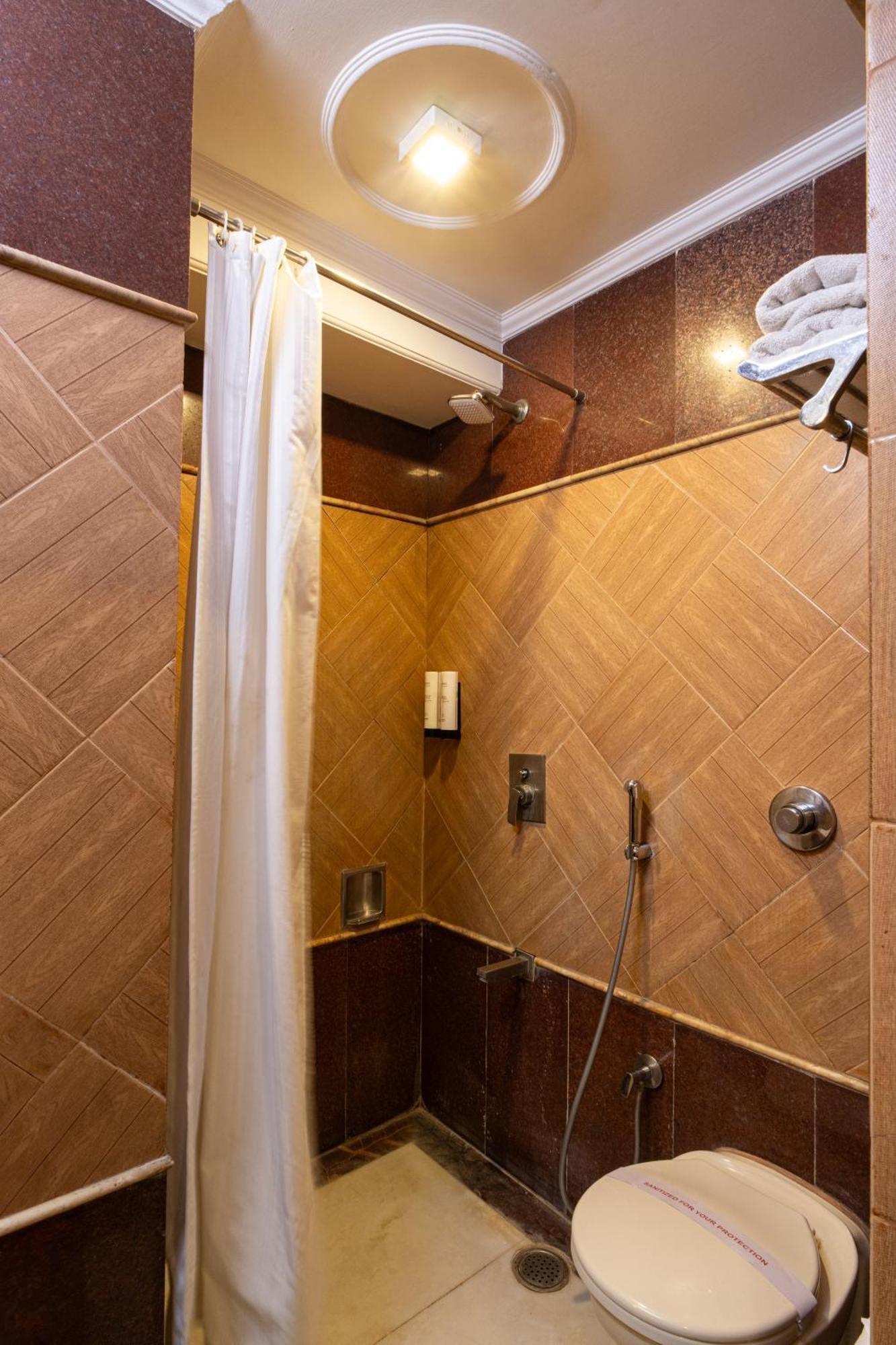Hotel Sunstar Grand Delhi Kültér fotó