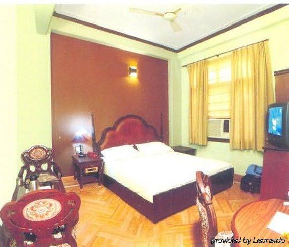 Hotel Sunstar Grand Delhi Szoba fotó