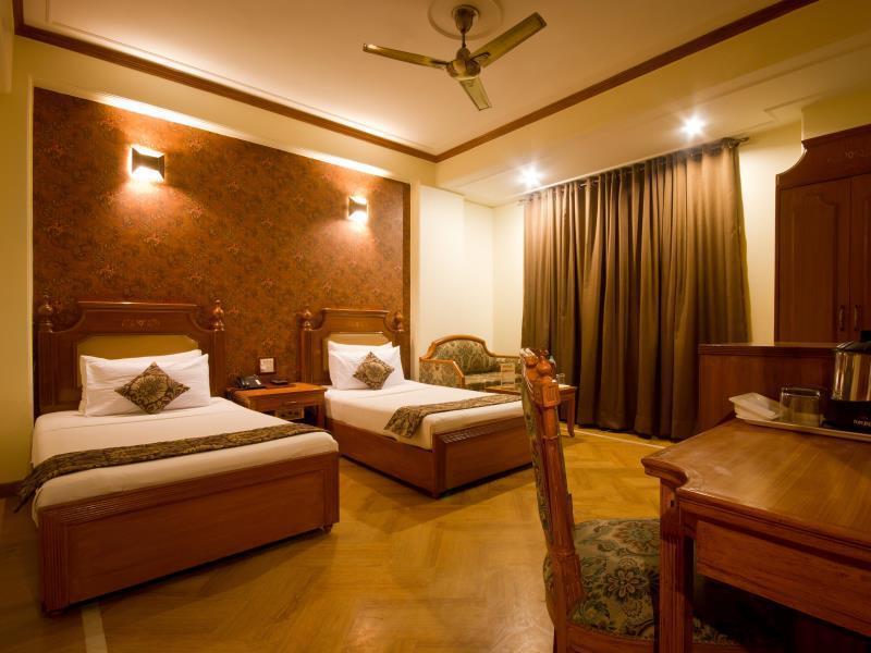 Hotel Sunstar Grand Delhi Kültér fotó