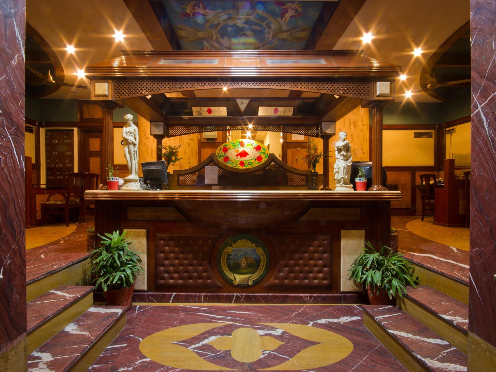 Hotel Sunstar Grand Delhi Kültér fotó