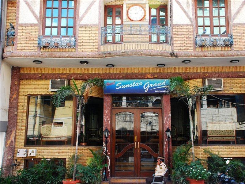 Hotel Sunstar Grand Delhi Kültér fotó
