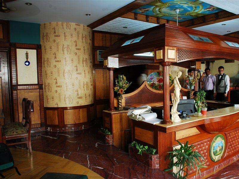 Hotel Sunstar Grand Delhi Kültér fotó