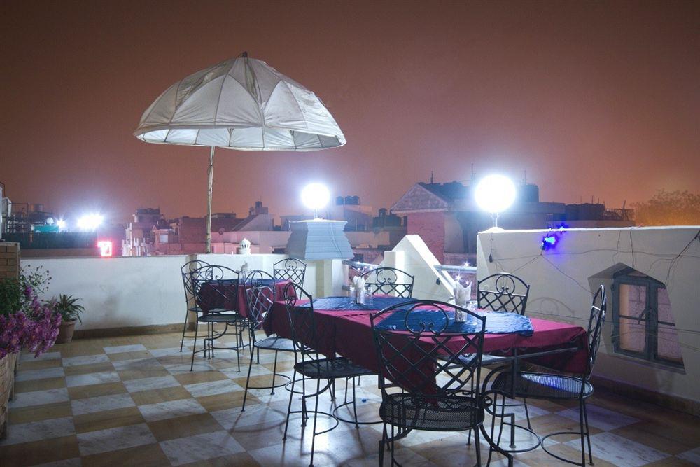Hotel Sunstar Grand Delhi Kültér fotó