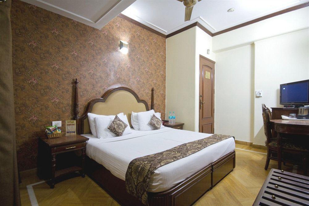 Hotel Sunstar Grand Delhi Kültér fotó